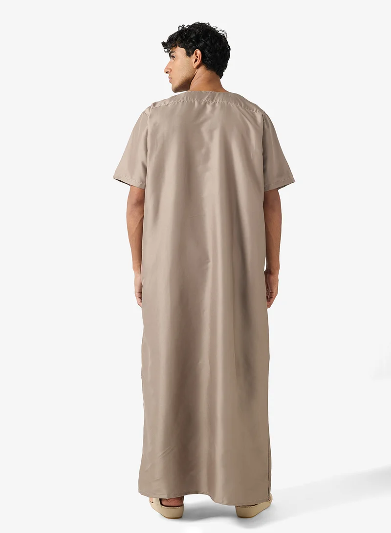 روبرت وود ثوب كلاسيكي بياقة مستديرة